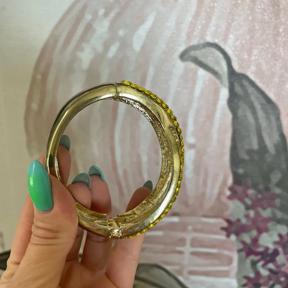 NWOT Yellow crystal magnet metal bracelet gold
